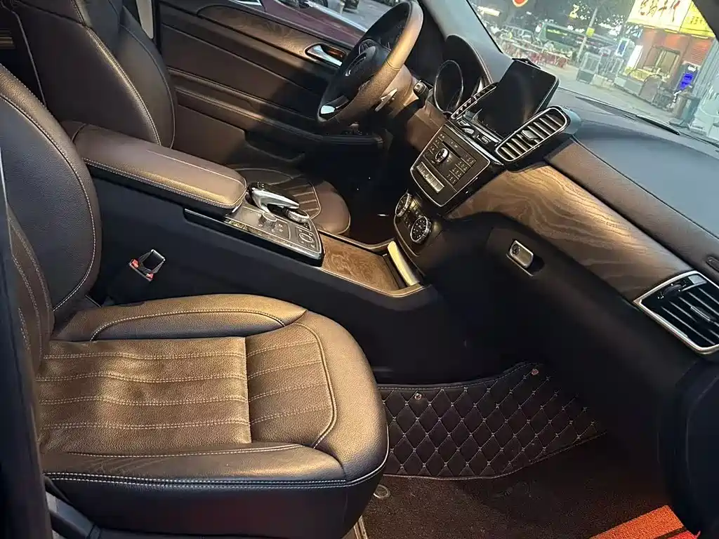 Mercedes-Benz GLS 2016 — фото 10
