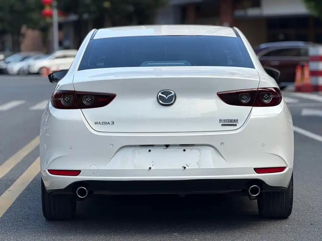 Mazda 3 Axela 2021 — фото 13