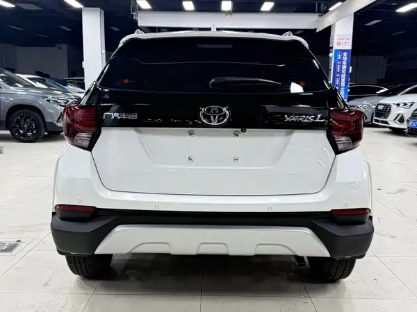 Toyota Yaris L 2023