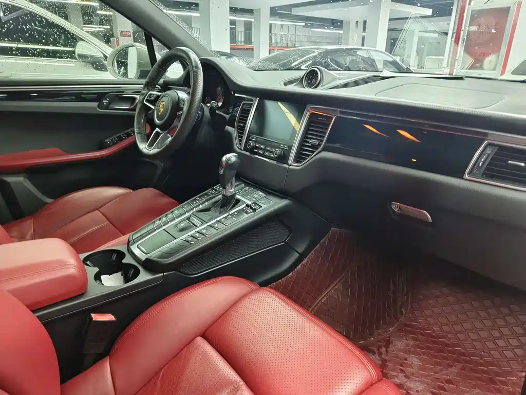 Porsche Macan 2017 — фото 12