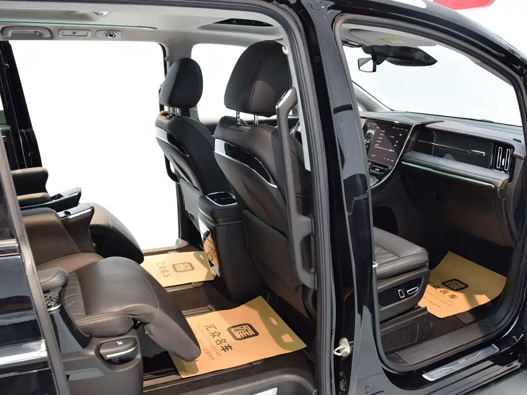 GAC Motor Trumpchi M8 2024 — фото 17