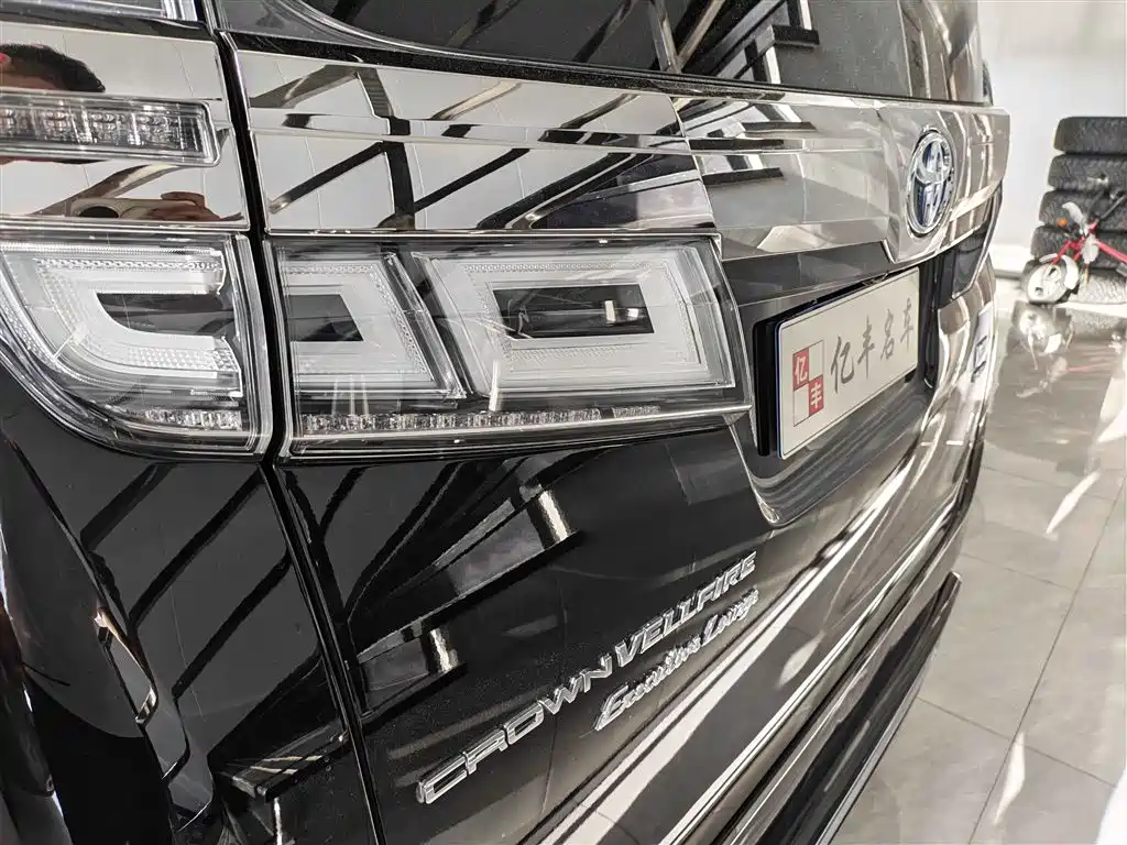 Toyota Vellfire 2022 — фото 14