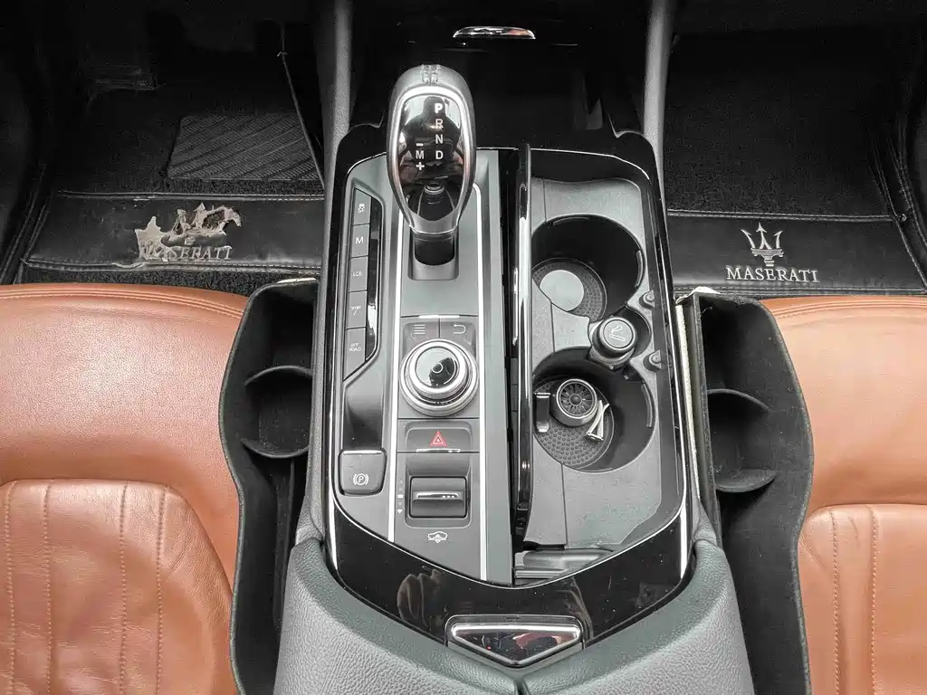 Maserati Levante 2018 — фото 16