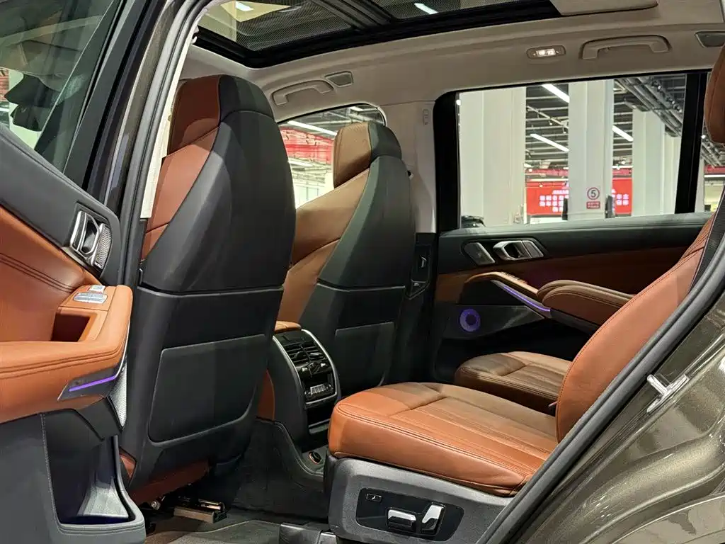 BMW X7 M60i 2023 — фото 16