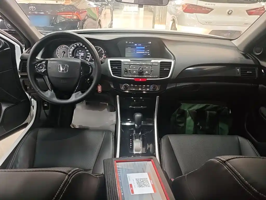 Honda Accord 2018 — фото 10