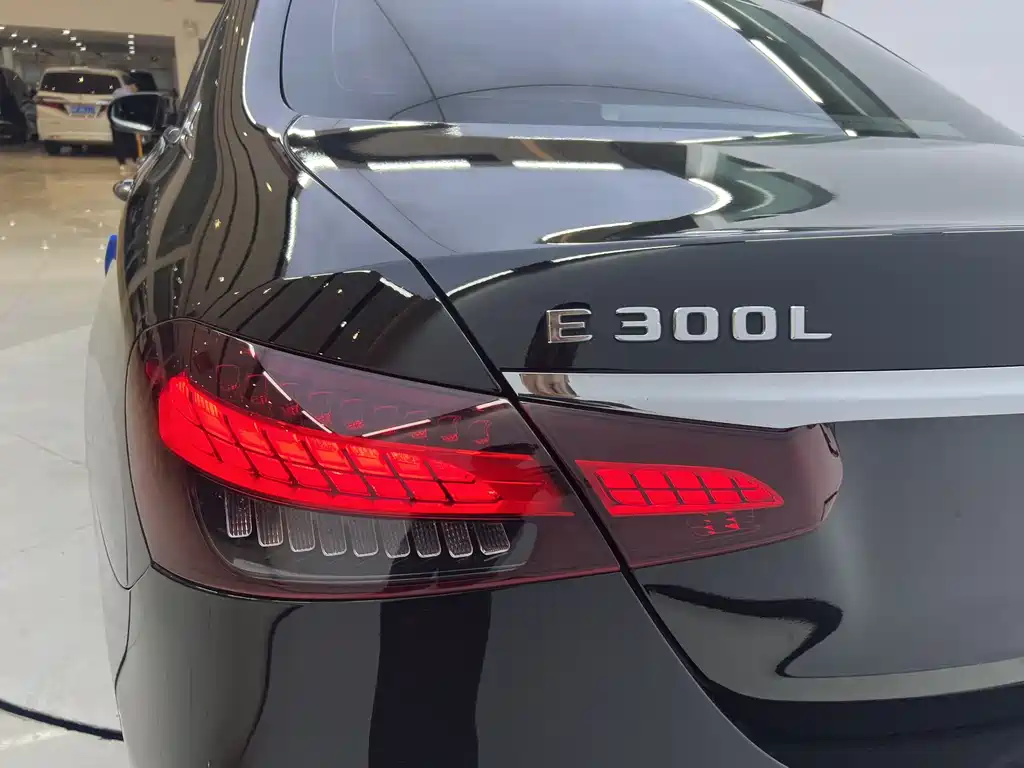Mercedes-Benz E-Class 2023 — фото 15
