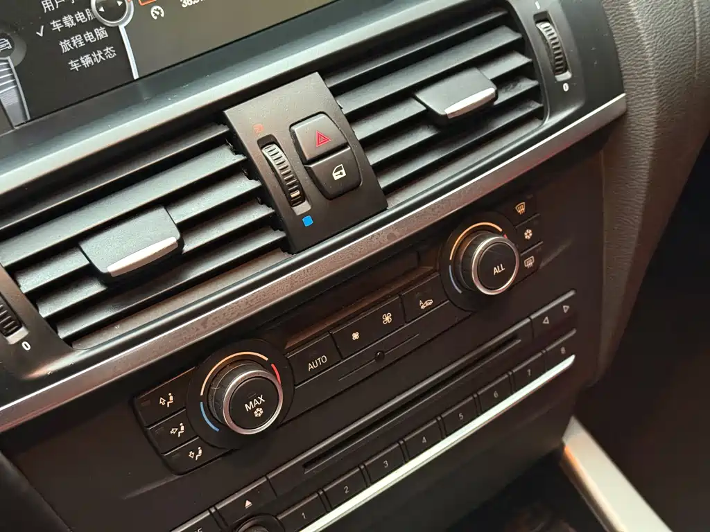 BMW X3 2012 — фото 12