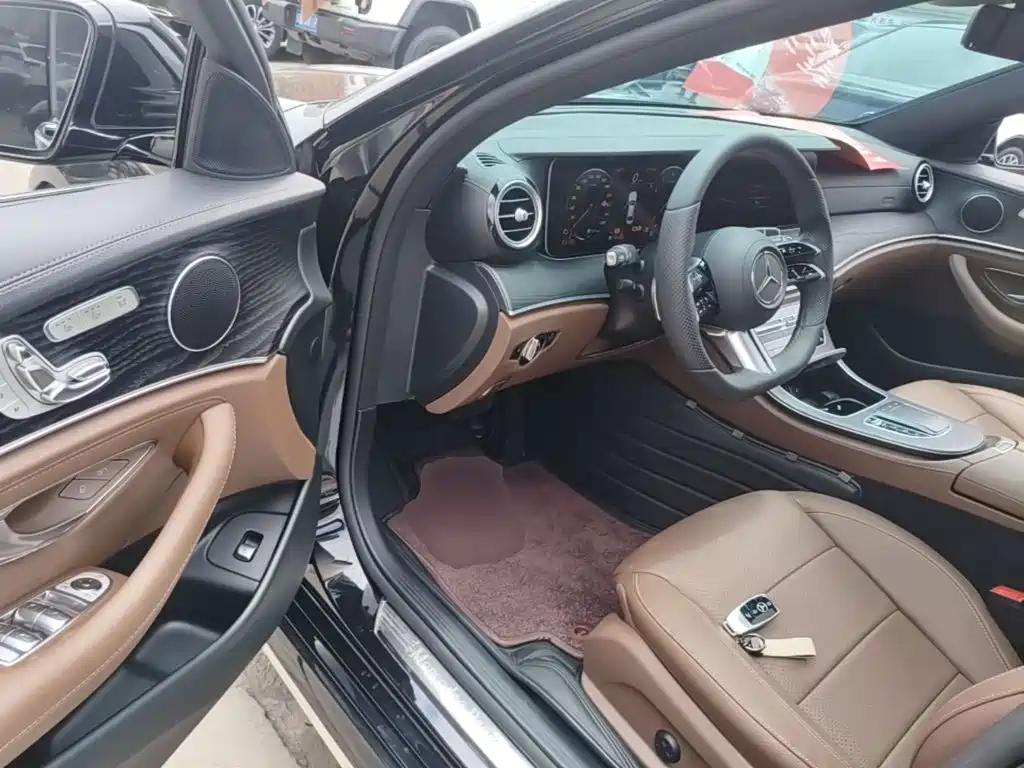 Mercedes-Benz E-Class 2021 — фото 16