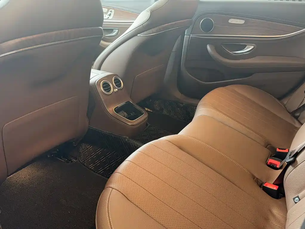 Mercedes-Benz E-Class 2023 — фото 10