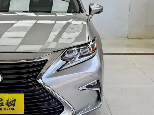 Lexus ES 2017