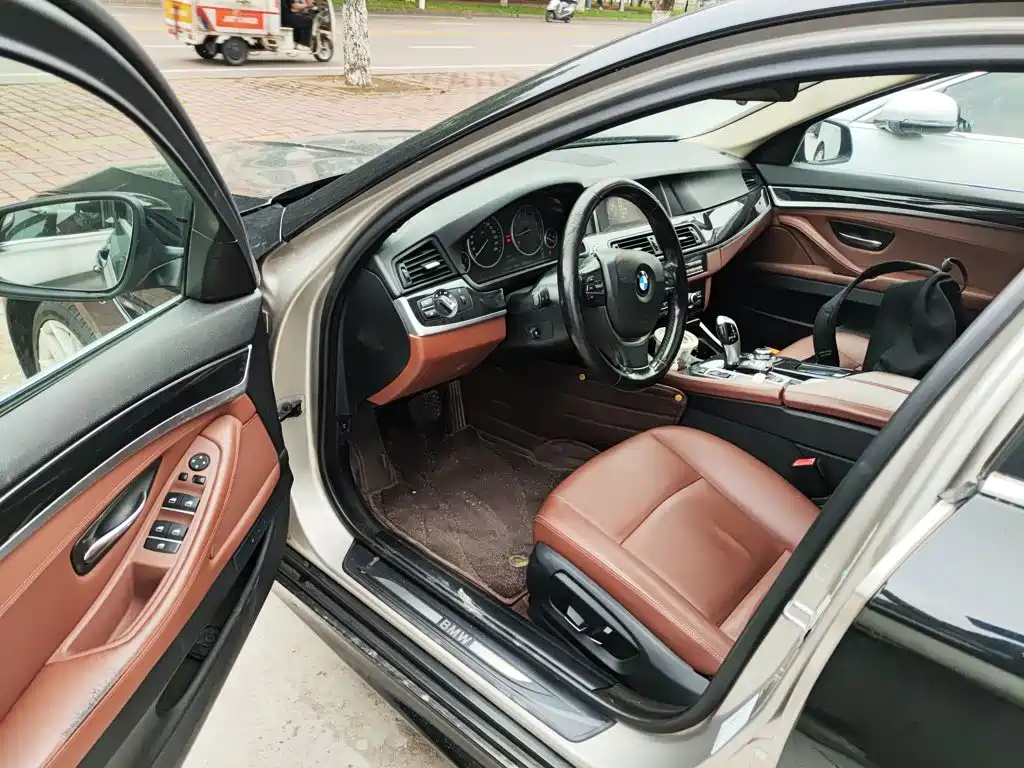BMW 5 Series 2017 — фото 12