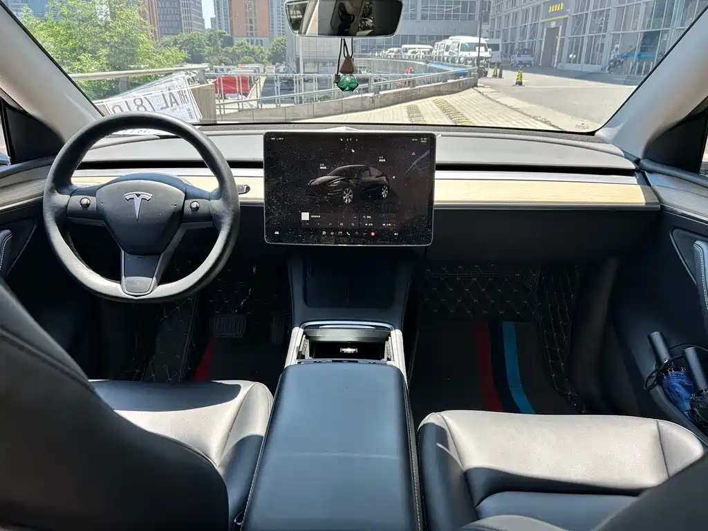 Tesla Model Y 2023 — фото 12