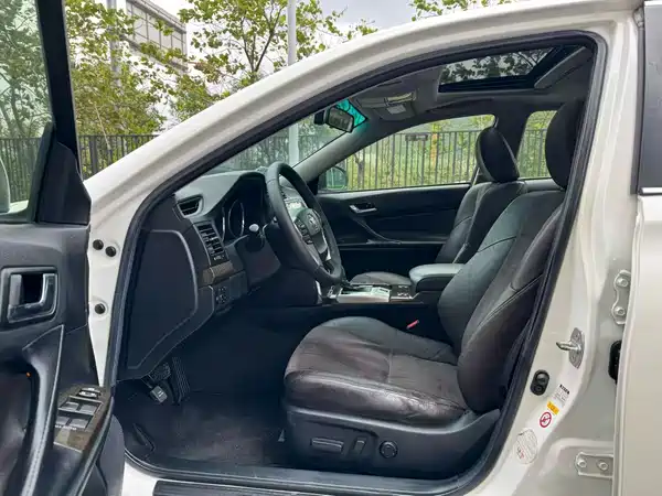 Toyota Reiz 2013