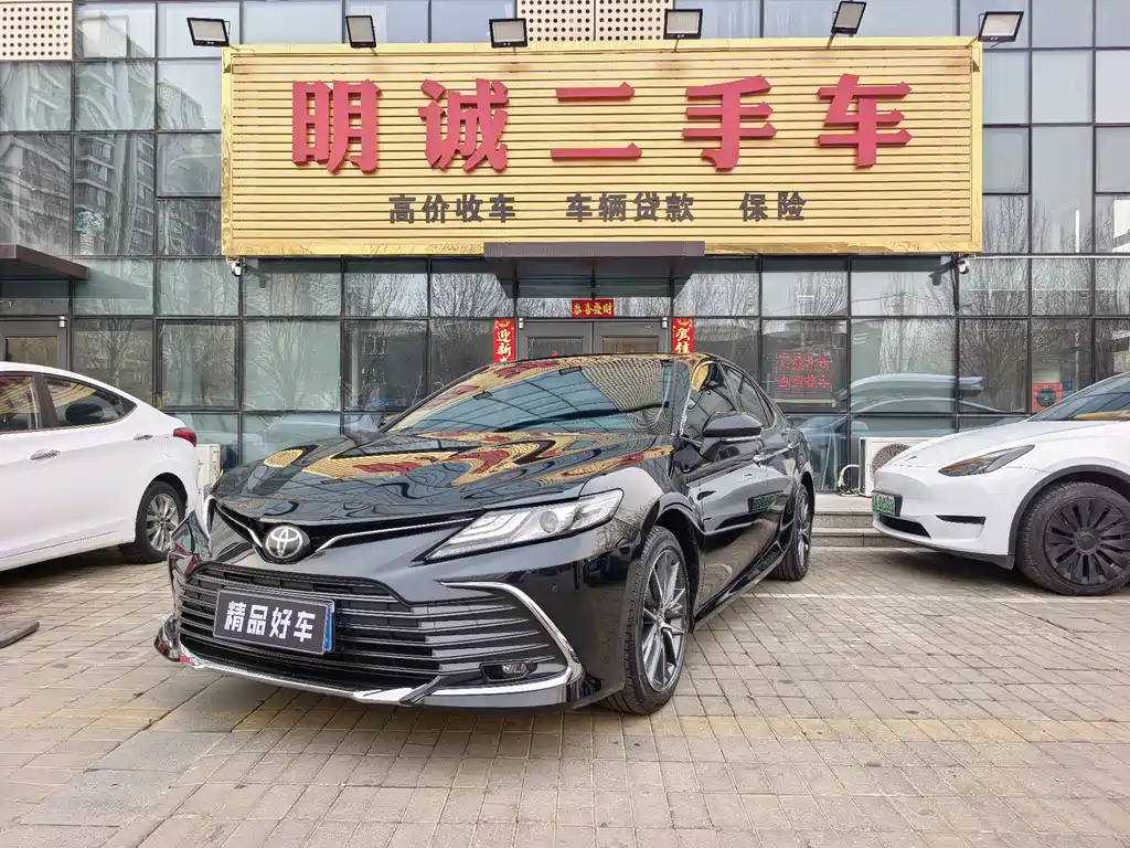 Toyota Camry 2023 — фото 1
