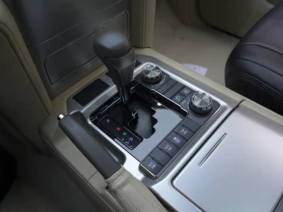 Toyota Land Cruiser 2019 — фото 11