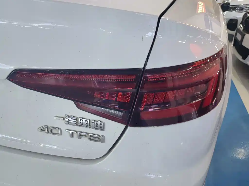 Audi A4L 2018 — фото 10