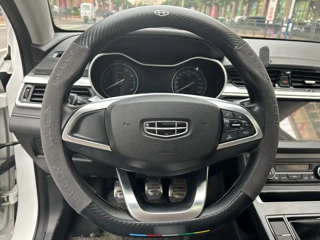 Geely Emgrand 2020 — фото 15