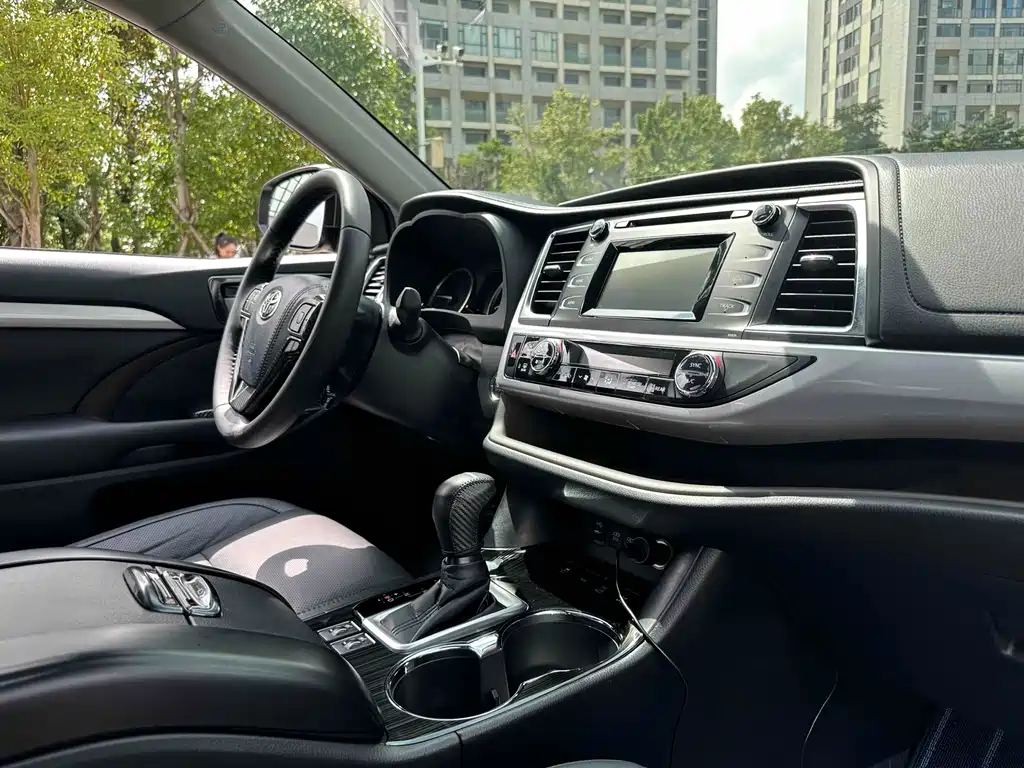 Toyota Highlander 2020 — фото 16