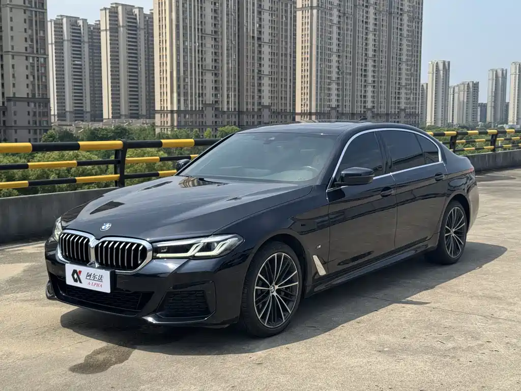 BMW 5 Series 2021 — фото 1