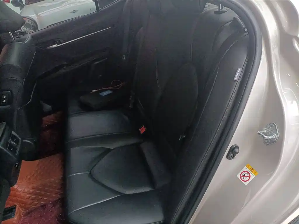Toyota Camry 2018 — фото 14