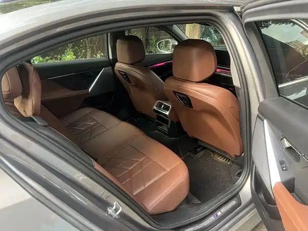 BMW i5 2024