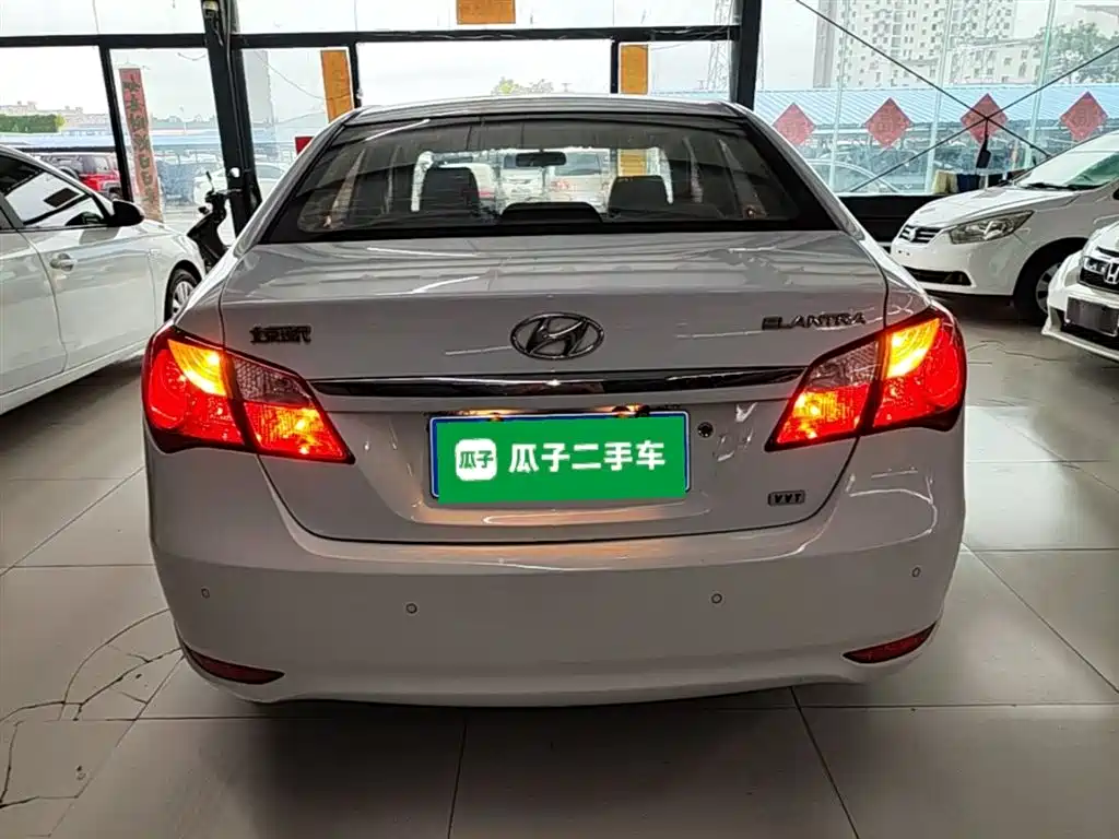 Hyundai Elantra 2015 — фото 6