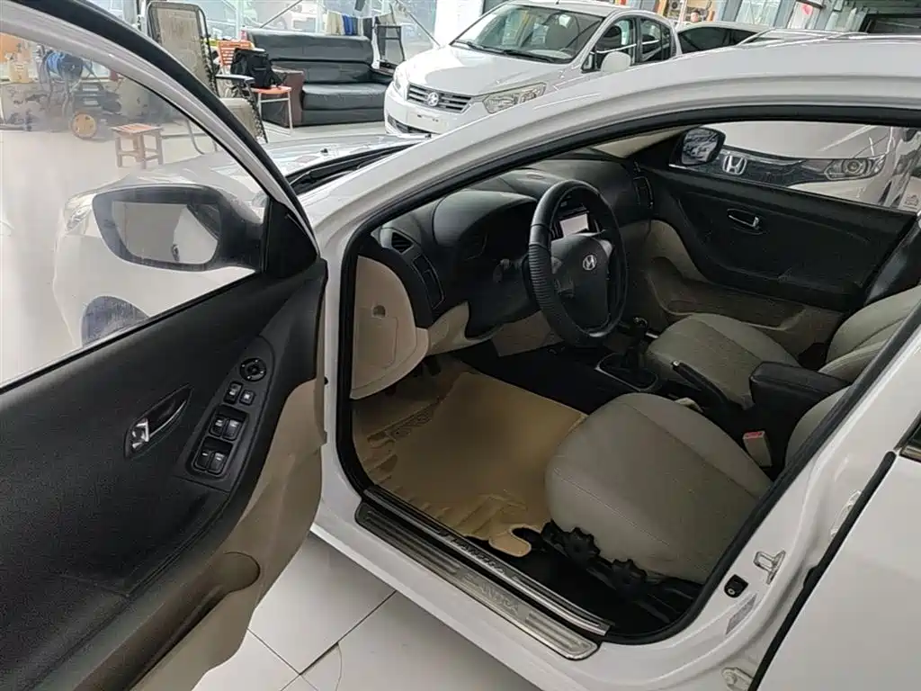 Hyundai Elantra 2015 — фото 16