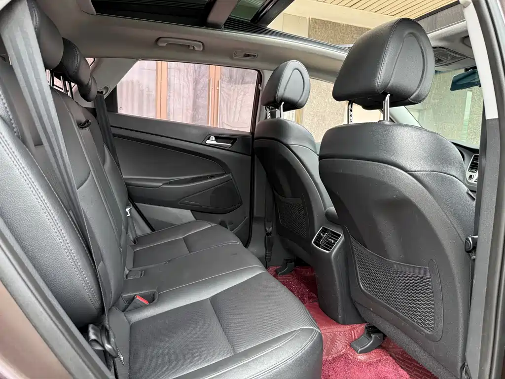 Hyundai Tucson 2017 — фото 11