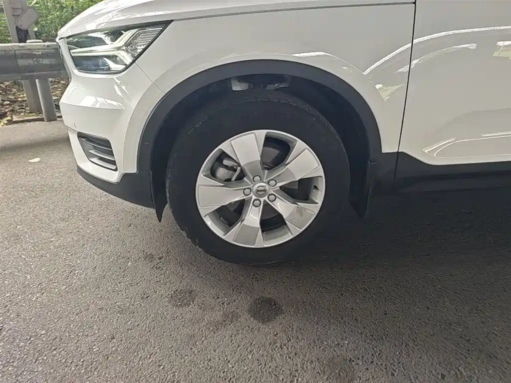 Volvo XC40 2021 — фото 23