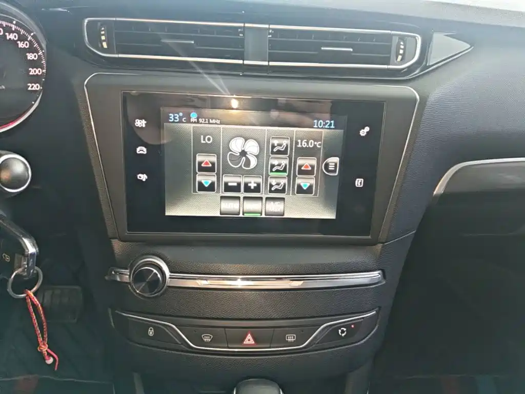 Peugeot 408 2015 — фото 13