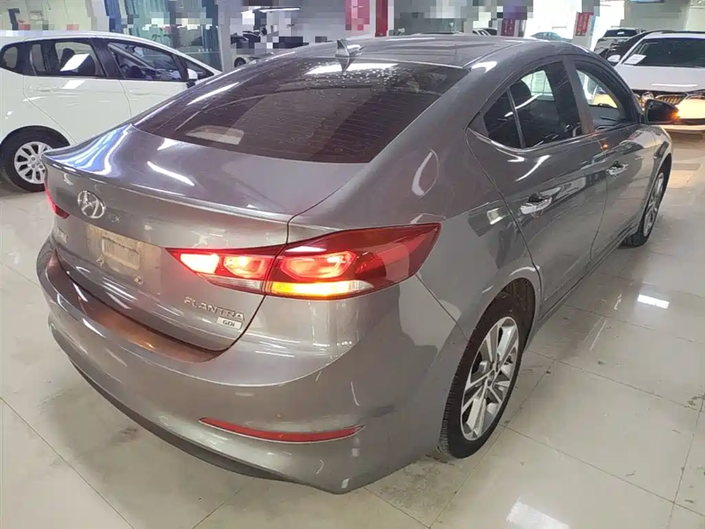 Hyundai Elantra 2019 — фото 7