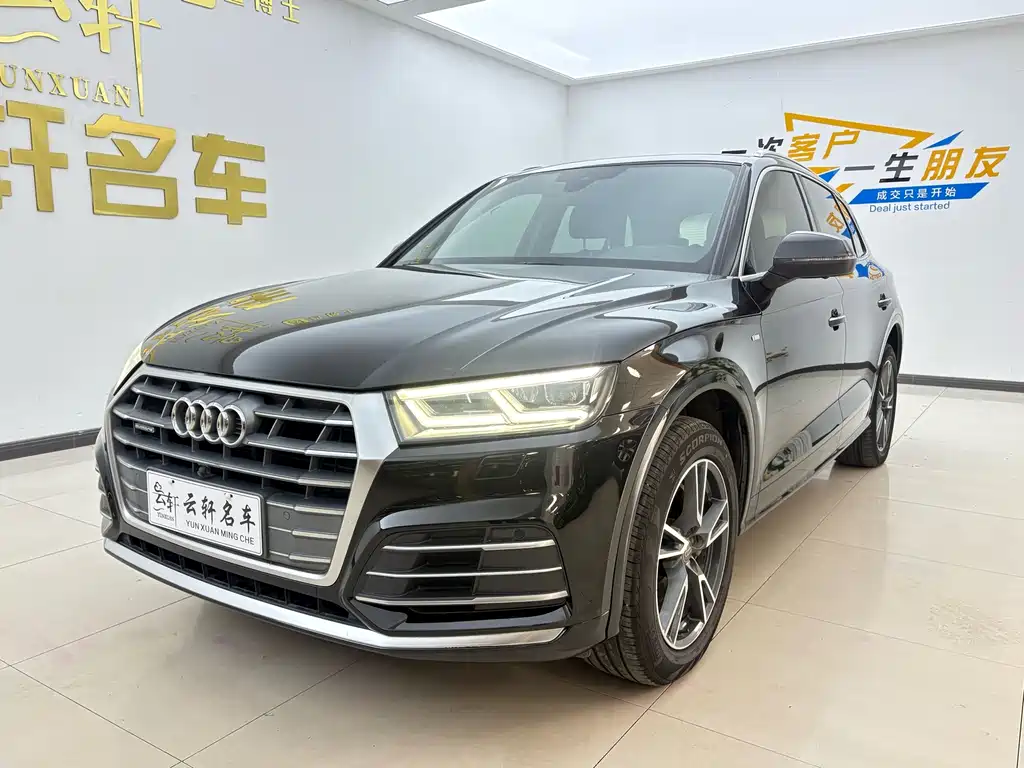 Audi Q5L 2020 — фото 1
