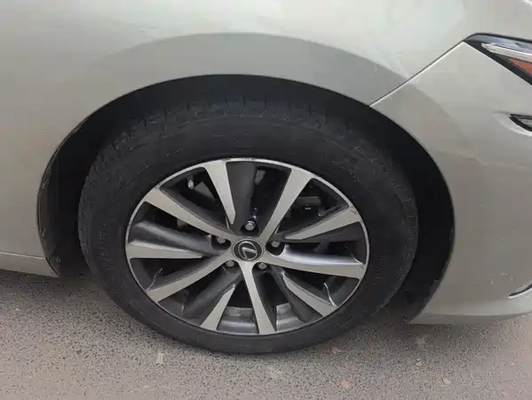 Lexus ES 2019