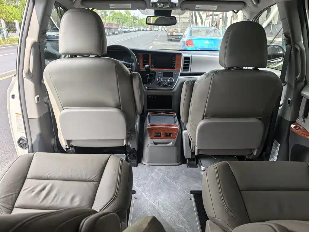 Toyota Sienna 2019 — фото 4