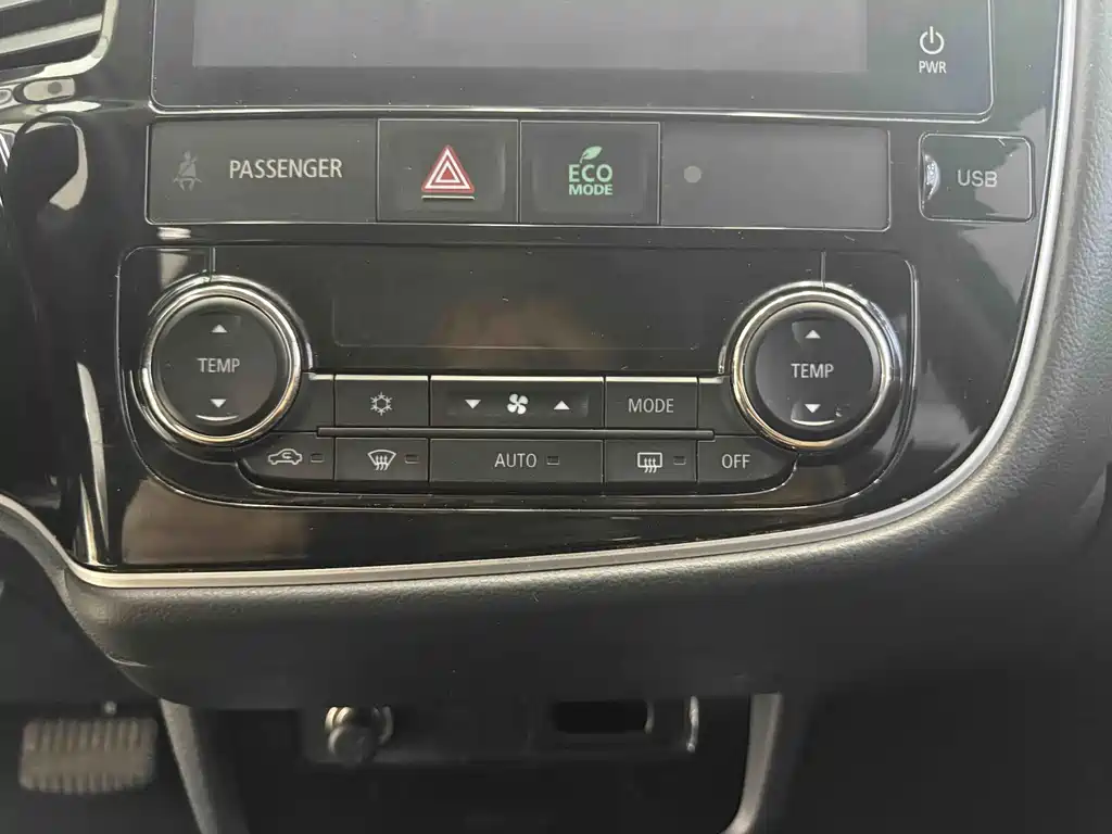 Mitsubishi Outlander 2022 — фото 15