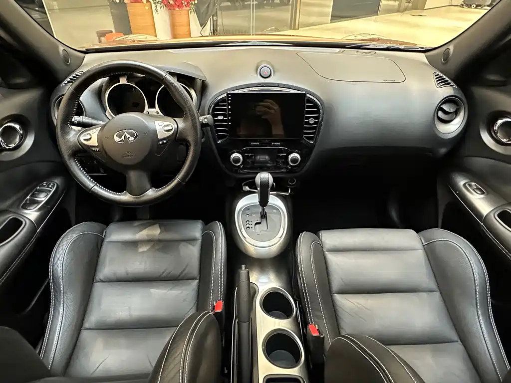 Infiniti ESQ 2015 — фото 15