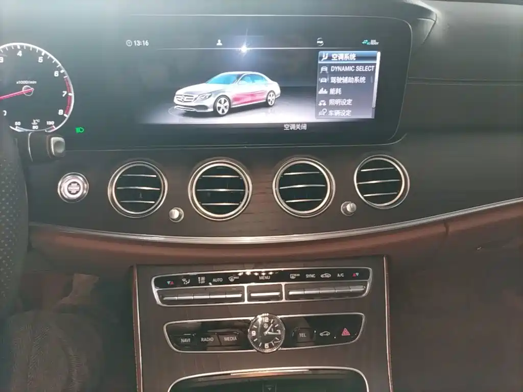 Mercedes-Benz E-Class 2020 — фото 13