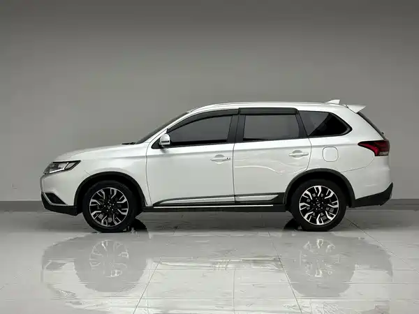 Mitsubishi Outlander 2020