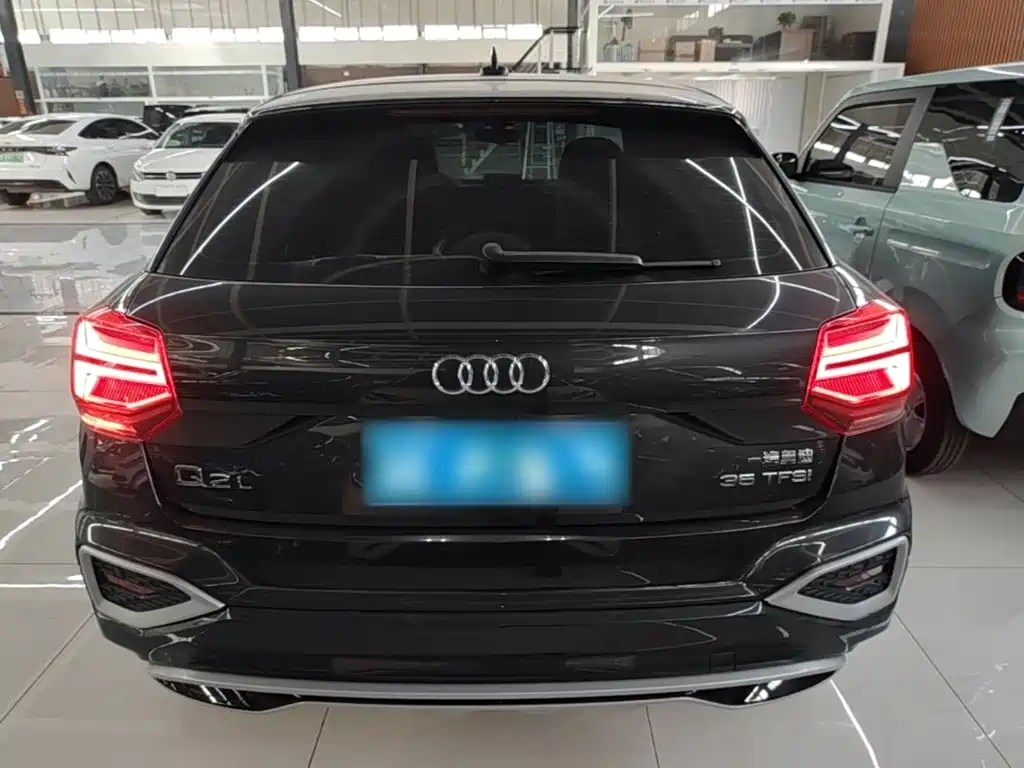 Audi Q2L 2023 — фото 6