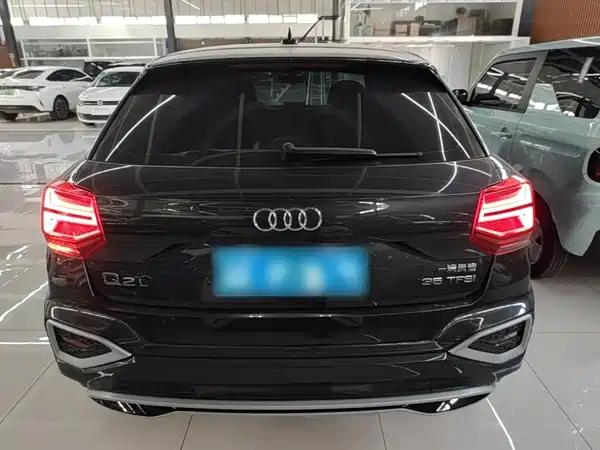 Audi Q2L 2023
