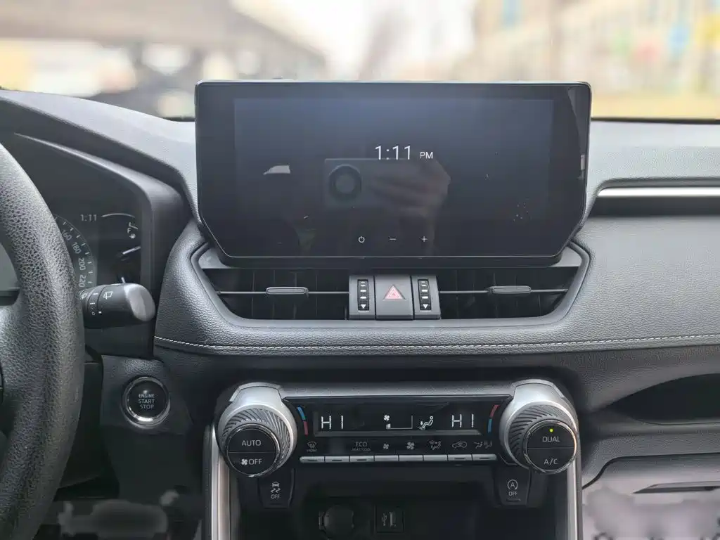 Toyota RAV4 2023 — фото 17