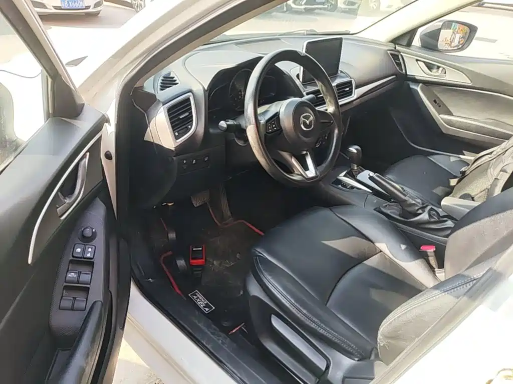 Mazda 3 Axela 2019 — фото 12