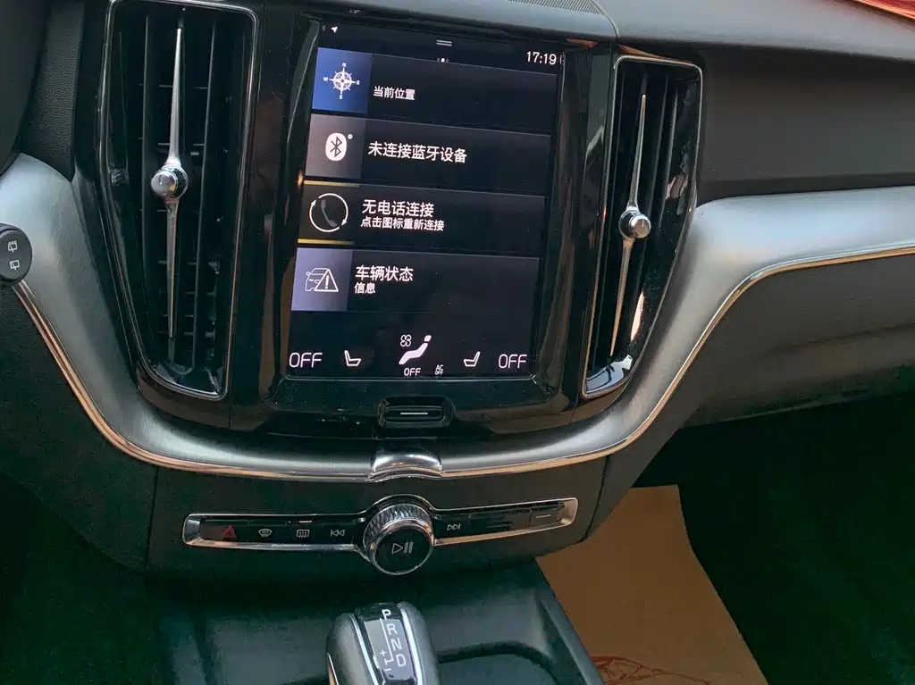 Volvo XC60 2018 — фото 25