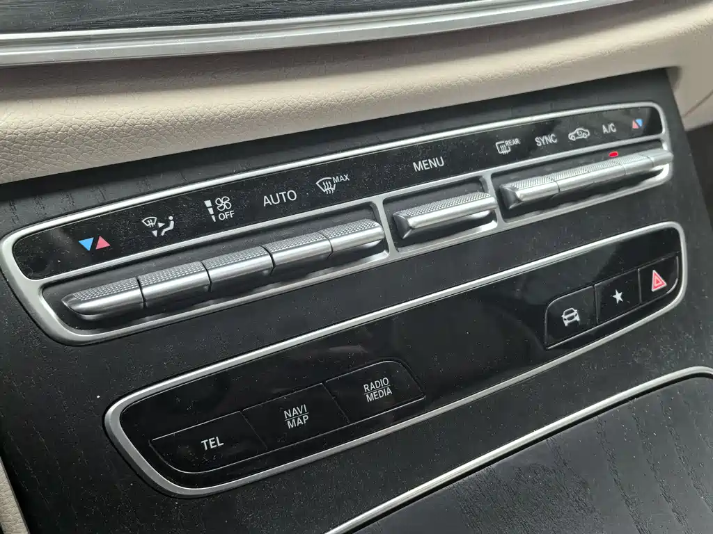 Mercedes-Benz E-Class 2023 — фото 16