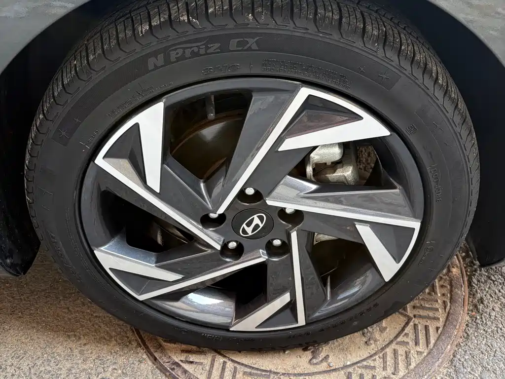 Hyundai Elantra 2023 — фото 19