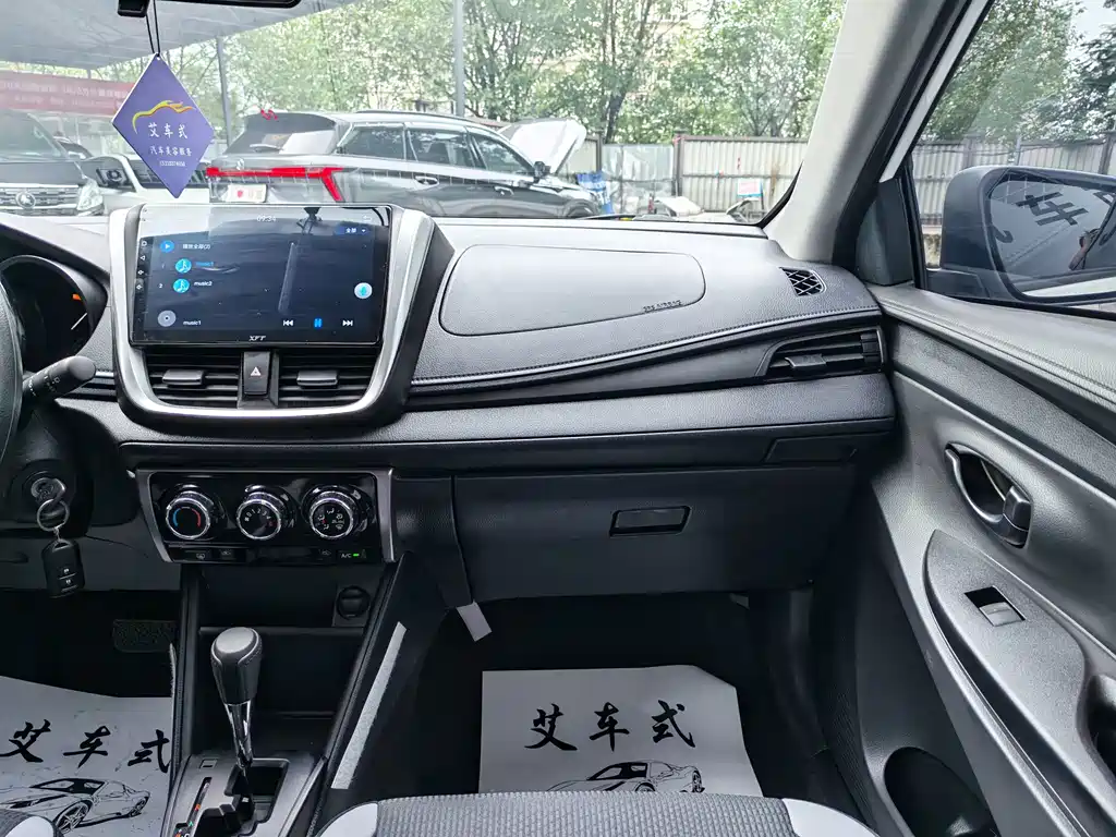 Toyota Yaris L 2023 — фото 11