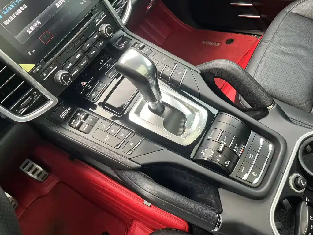 Porsche Cayenne 2017 — фото 11