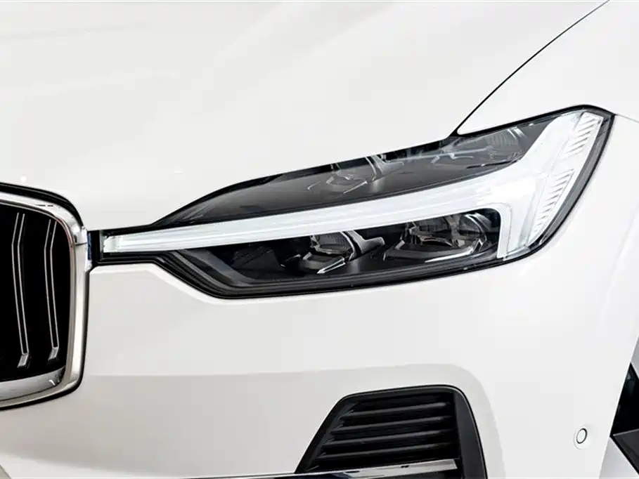 Volvo XC60 PHEV 2025 — фото 4