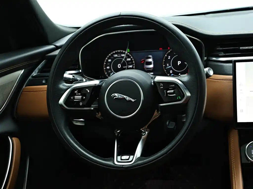 Jaguar XFL 2022 — фото 16