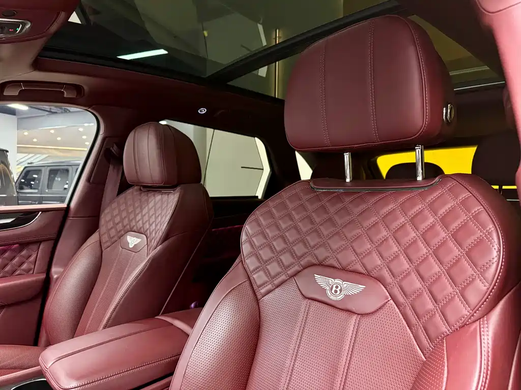 Bentley Bentayga 2023 — фото 12
